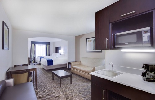 Mebane Hotel | Holiday Inn Express Hotel & Suites Mebane by IHG