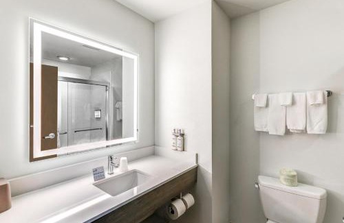 Salina Hotel | Holiday Inn Express Hotel & Suites Salina by IHG