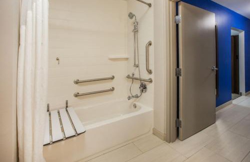 Vestal Hotel | Holiday Inn Express Hotel & Suites Binghamton University-Vestal by IHG