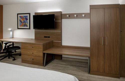 Vestal Hotel | Holiday Inn Express Hotel & Suites Binghamton University-Vestal by IHG
