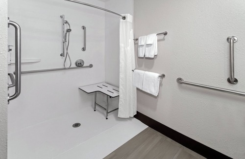 Algonquin Hotel | Holiday Inn Express Hotel & Suites Chicago-Algonquin by IHG