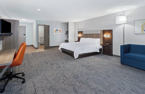 Algonquin Hotel | Holiday Inn Express Hotel & Suites Chicago-Algonquin by IHG