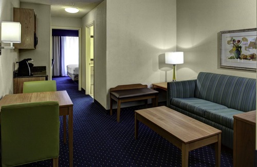 Ashland Hotel | Holiday Inn Express Hotel & Suites Richmond North Ashland by IHG