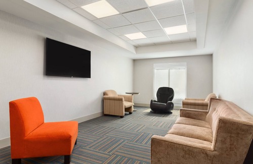 Florence Hotel | Holiday Inn Express Hotel & Suites Florence I-95 at Hwy 327 by IHG