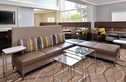 Milton Hotel | Holiday Inn Express Hotel & Suites Lafayette by IHG