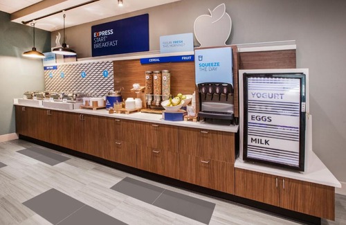 Maryville Hotel | Holiday Inn Express Hotel & Suites Maryville by IHG