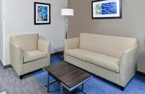 O'Fallon Hotel | Holiday Inn Express Hotel & Suites St. Louis West-O'Fallon by IHG
