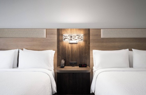 Plainfield Hotel | Holiday Inn Express Indianapolis Airport by IHG