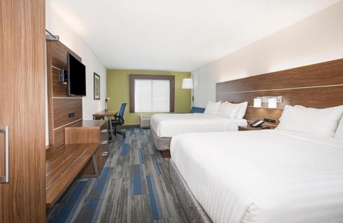 I-435 West KC-KS Hotel | Holiday Inn Express Kansas City - at the Legends! by IHG