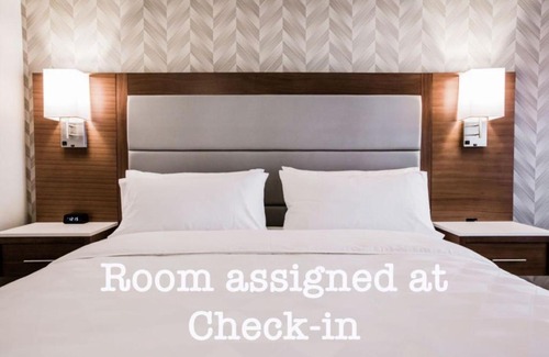 South Lethbridge Hotel | Holiday Inn Express - Lethbridge Southeast by IHG