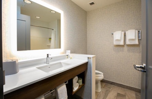 South Lethbridge Hotel | Holiday Inn Express - Lethbridge Southeast by IHG