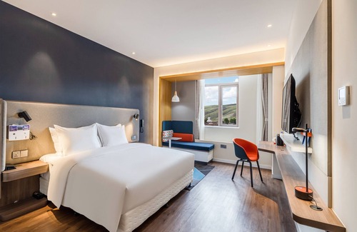 Litang Hotel | Holiday Inn Express Litang by IHG