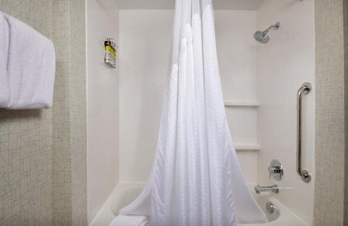 Lockport Hotel | Holiday Inn Express - Lockport by IHG