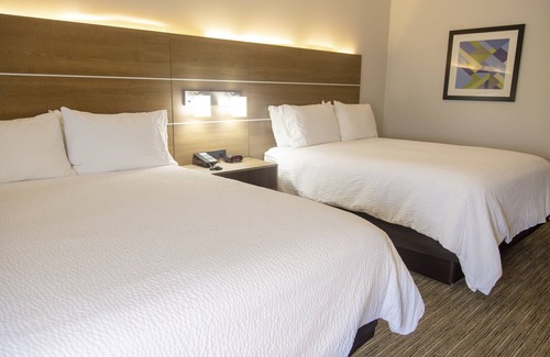 Marshfield Hotel | Holiday Inn Express Marshfield by IHG