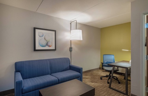 Plymouth Hotel | Holiday Inn Express Minneapolis West Plymouth by IHG
