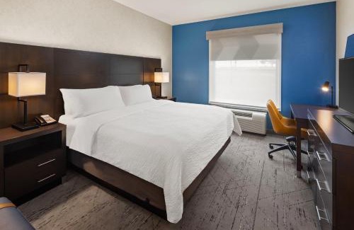 Quad Cities Hotel | Holiday Inn Express Moline - Quad Cities Area by IHG