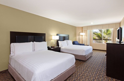 Santa Ana Heights Hotel | Holiday Inn Express Newport Beach by IHG