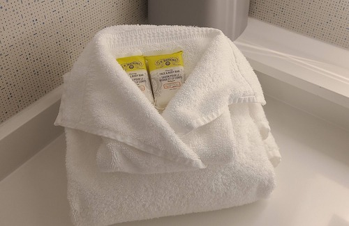 Newton Falls Hotel | Holiday Inn Express Newton Falls by IHG