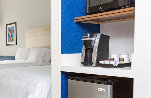 Ontario Hotel | Holiday Inn Express Ontario by IHG