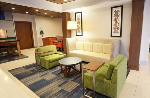 Bridgeville Hotel | Holiday Inn Express Pittsburgh-Bridgeville by IHG