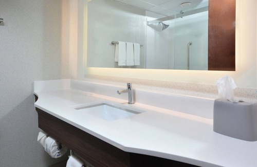Morrisville Hotel | Holiday Inn Express Raleigh Durham Airport by IHG