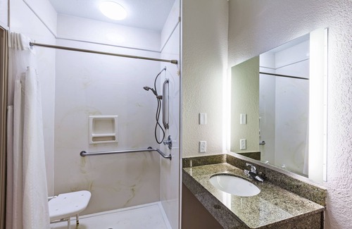 Broken Arrow Hotel | Holiday Inn Express & Suites Tulsa S Broken Arrow Hwy 51 by IHG