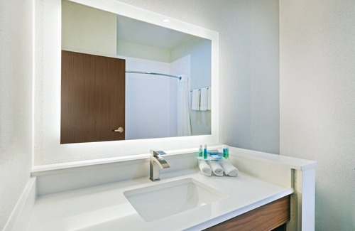 Coffeyville Hotel | Holiday Inn Express & Suites Coffeyville by IHG