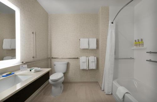 Cape Fear Hotel | Holiday Inn Express & Suites - Fayetteville South by IHG