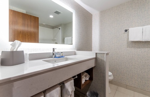 Chilliwack Proper Village West Hotel | Holiday Inn Express & Suites Chilliwack East by IHG