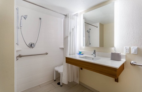 Cedar Falls Hotel | Holiday Inn Express & Suites Cedar Falls - Waterloo by IHG