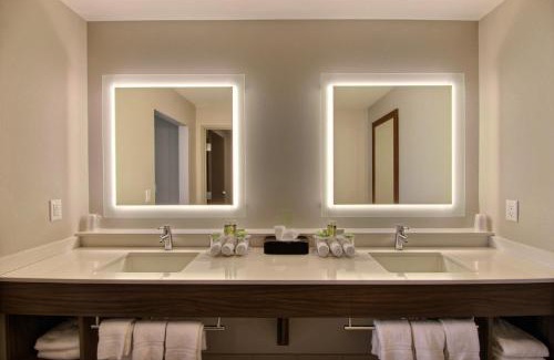 Fond du Lac Hotel | Holiday Inn Express & Suites Fond Du Lac by IHG