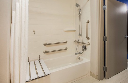 Reedsburg Hotel | Holiday Inn Express & Suites Reedsburg - Dells Area by IHG