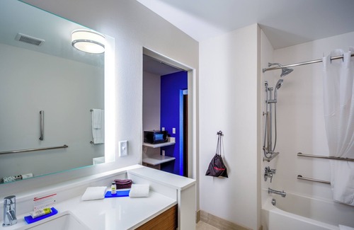 Reedsville Hotel | Holiday Inn Express & Suites Reedsville - State Coll Area by IHG