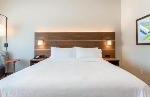 Springfield Hotel | Holiday Inn Express & Suites - Springfield North by IHG