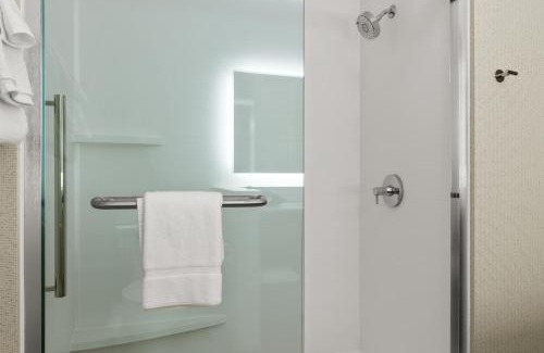 Fairfield Hotel | Holiday Inn Express & Suites - Suisun City by IHG
