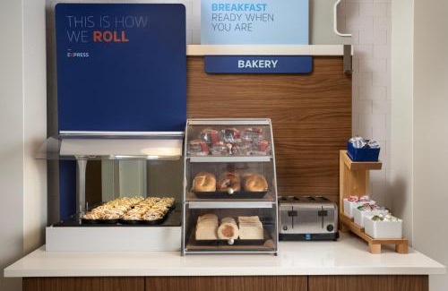 North Shore Hotel | Holiday Inn Express & Suites Pittsburgh North Shore by IHG