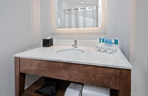 Round Rock Hotel | Holiday Inn Express & Suites Round Rock - Austin N by IHG