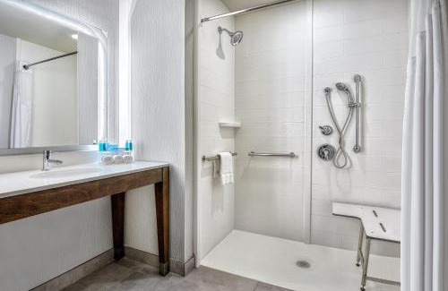 Round Rock Hotel | Holiday Inn Express & Suites Round Rock - Austin N by IHG