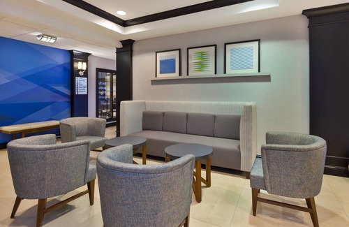 Warminster Hotel | Holiday Inn Express & Suites Warminster - Horsham by IHG