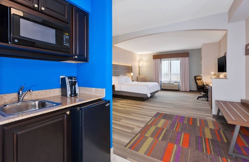 Warminster Hotel | Holiday Inn Express & Suites Warminster - Horsham by IHG
