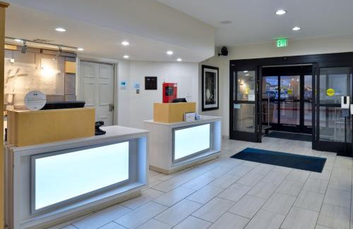 Farmington Hotel | Holiday Inn Express & Suites Farmington Bloomfield by IHG
