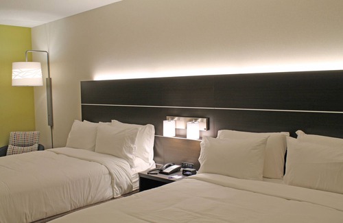 St. Louis Hotel | Holiday Inn Express & Suites St. Louis South - I-55 by IHG