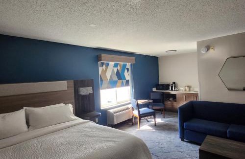 Alliance Hotel | Holiday Inn Express & Suites Alliance by IHG