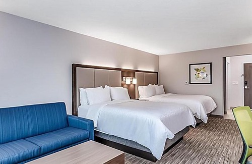 Brighton Hotel | Holiday Inn Express & Suites - Brighton by IHG