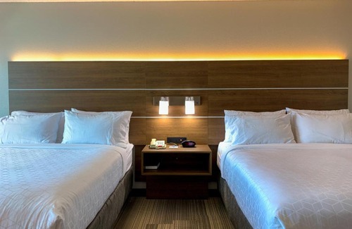 Lexington Hotel | Holiday Inn Express & Suites Lexington Downtown Area-Keeneland by IHG
