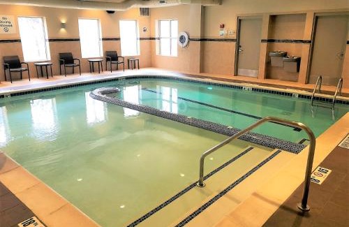 Plymouth Hotel | Holiday Inn Express & Suites Plymouth - Ann Arbor Area by IHG