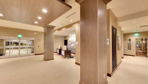 Plymouth Hotel | Holiday Inn Express & Suites Plymouth - Ann Arbor Area by IHG
