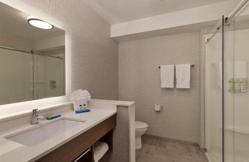 Portland Hotel | Holiday Inn Express & Suites - Portland Airport - Cascade Stn by IHG