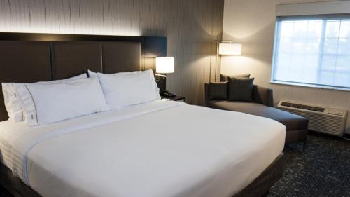 Cheney Hotel | Holiday Inn Express & Suites Cheney by IHG