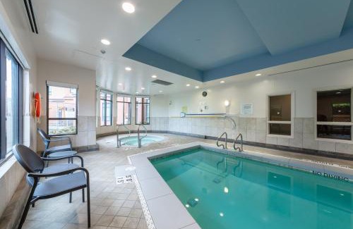 Richmond Hotel | Holiday Inn Express & Suites Riverport Richmond by IHG